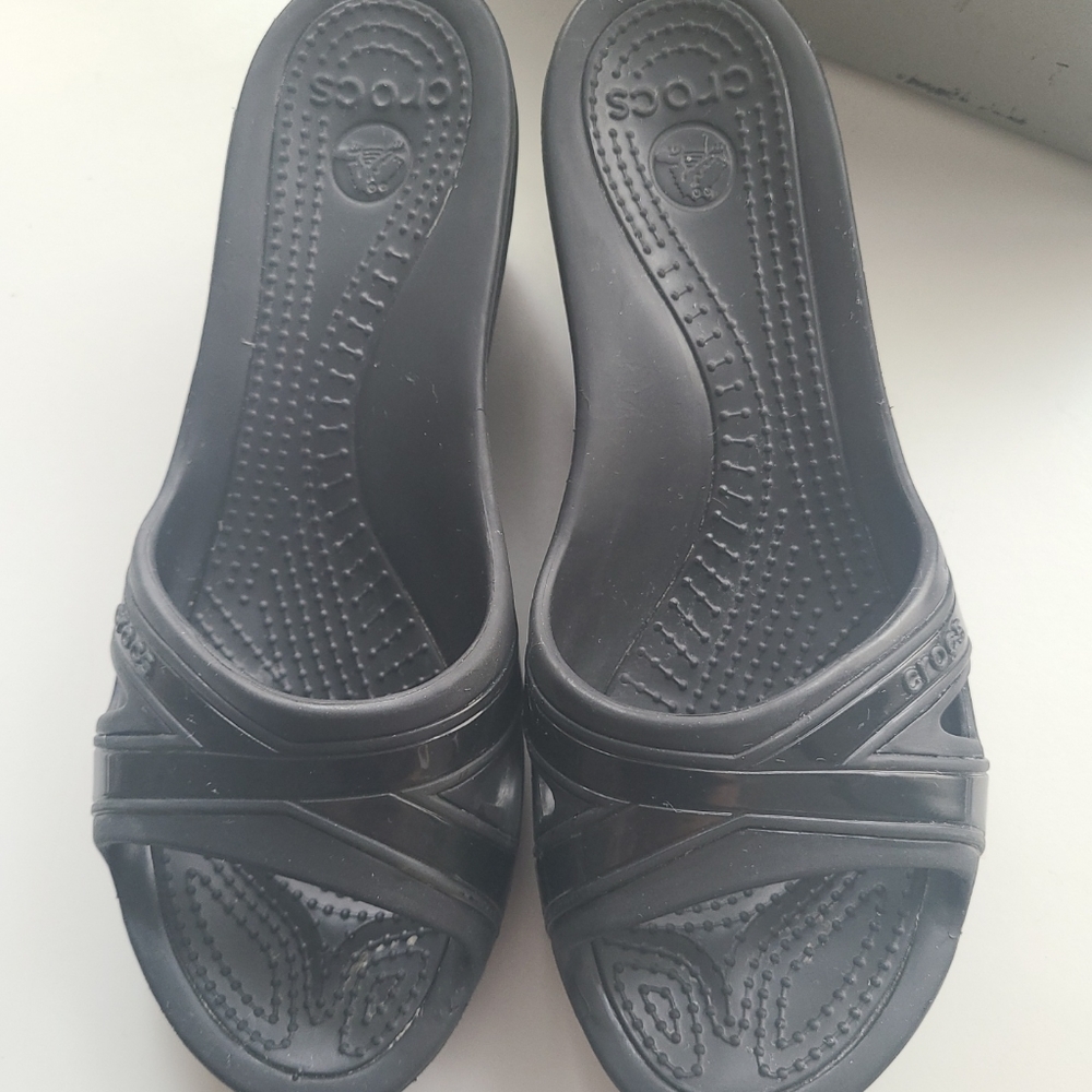 Crocs Black wedge sandals sz 7 Kadee